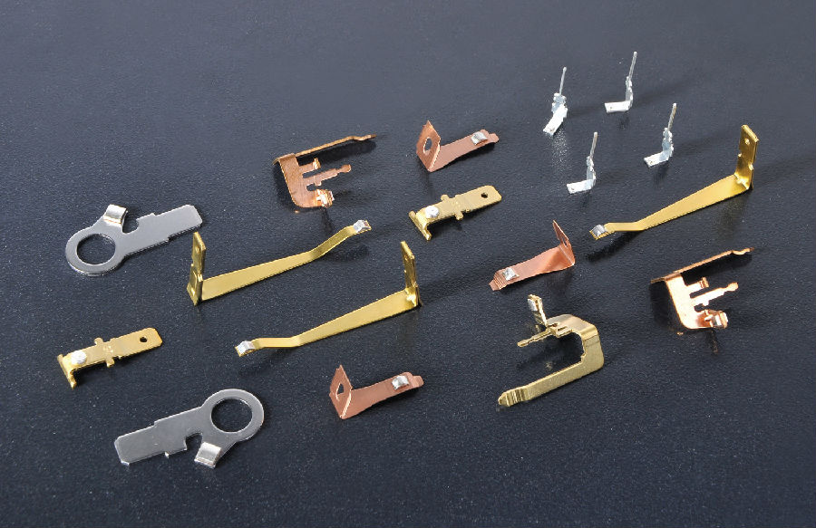 如何解決五金沖壓件出現(xiàn)翻料，扭曲