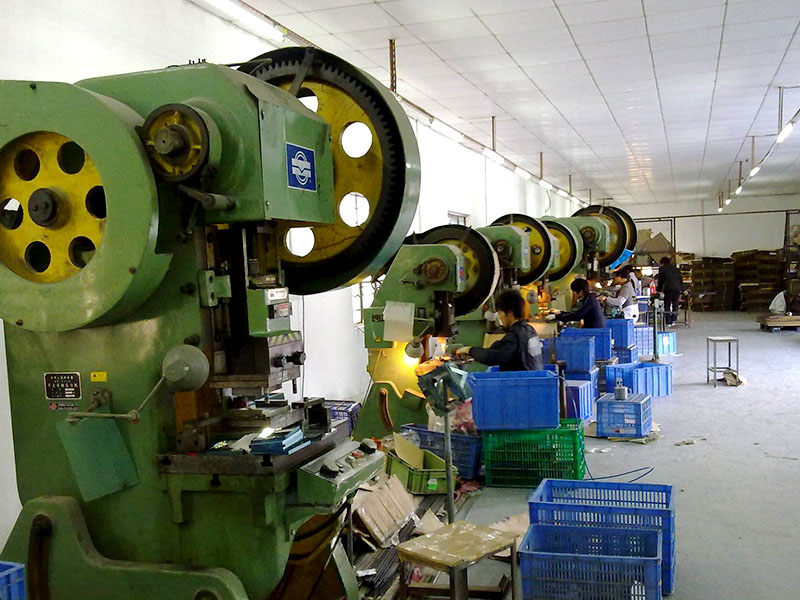 300多人的五金加工廠有多大?