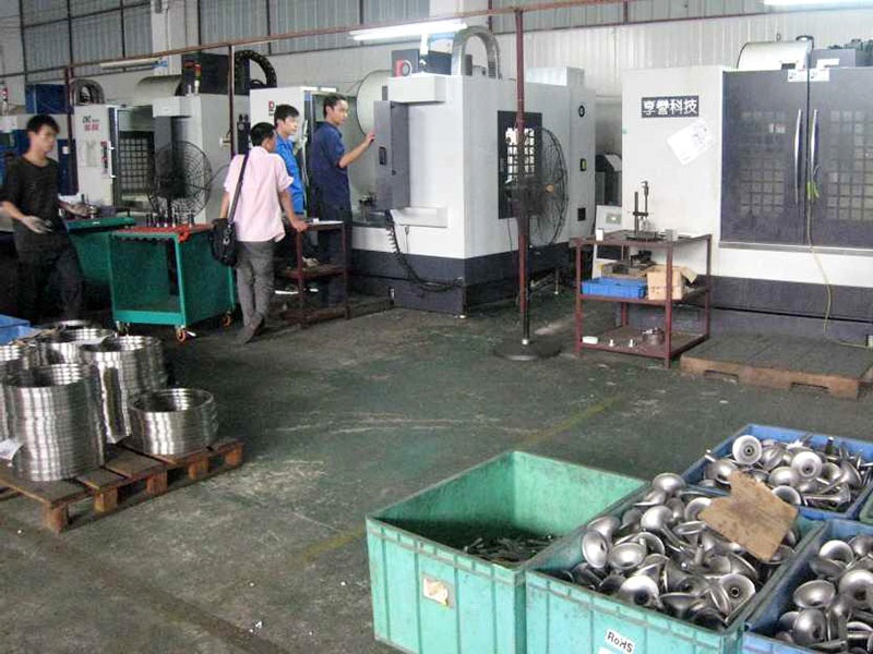 在小區(qū)內(nèi)加工五金找誰投訴？