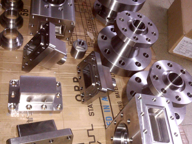 車床加工生鐵件要不要加水？